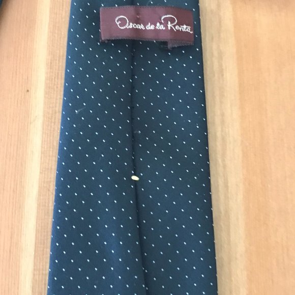 Oscar de la Renta Men's Classic Blue/White Small Polka Dot Tie - Picture 3 of 3